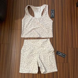 😍 Cute workout outfit! NWT